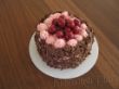 Chocola, kersen en roze slagroom